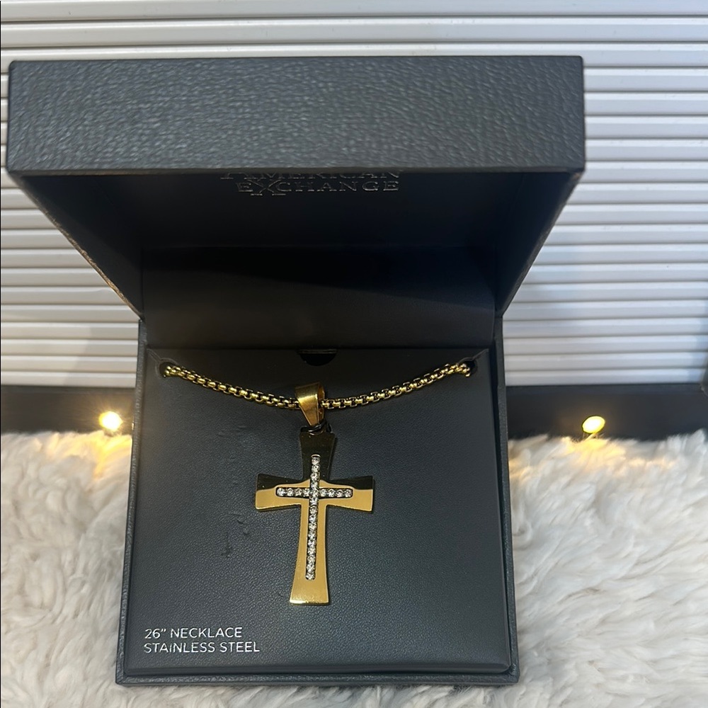 AMERICAN EXCHANGE Men's Stainless Steel Cross Pendant Necklace